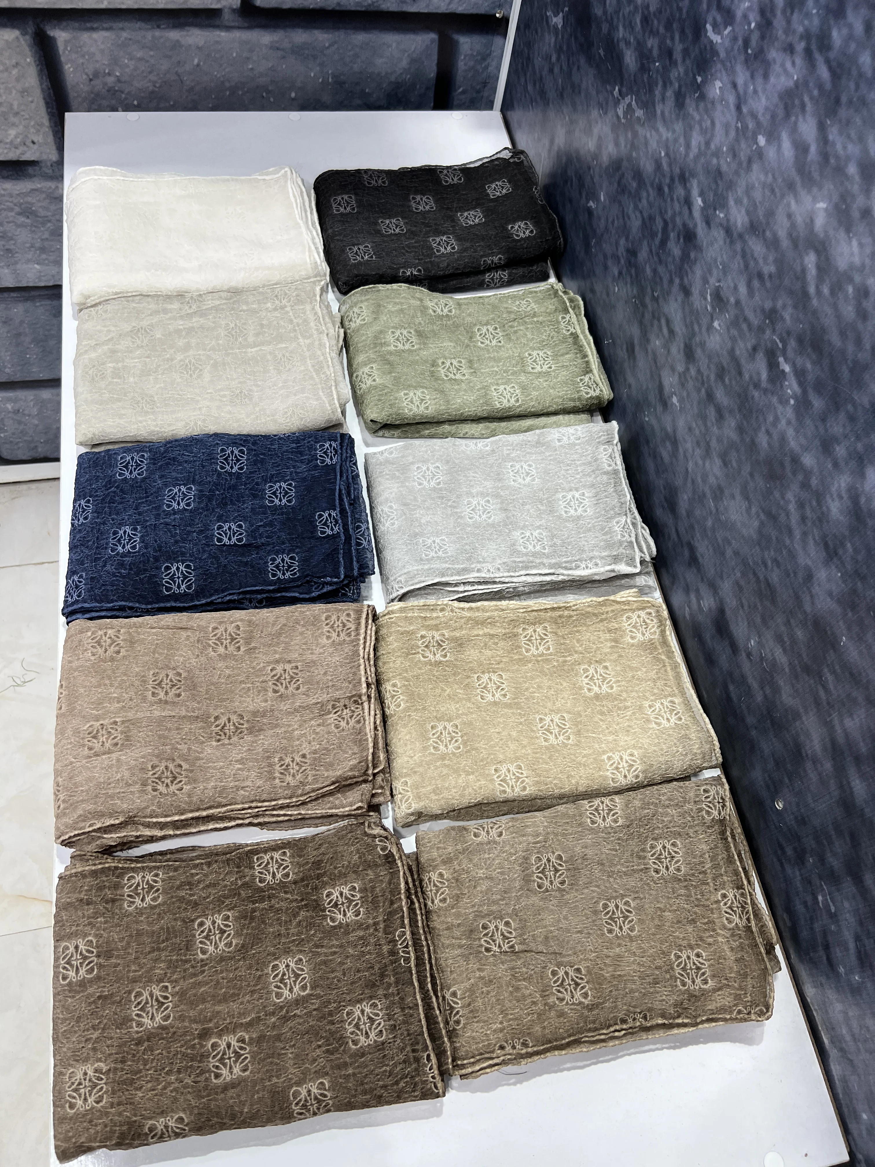 شال حریر مخمل کوب طرح مارک